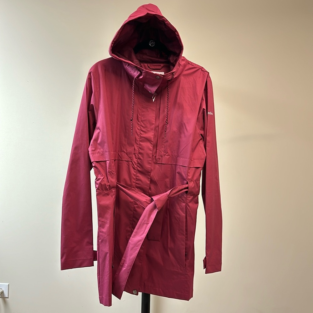 Columbia 3/4 women’s windbreaker, magenta, medium size